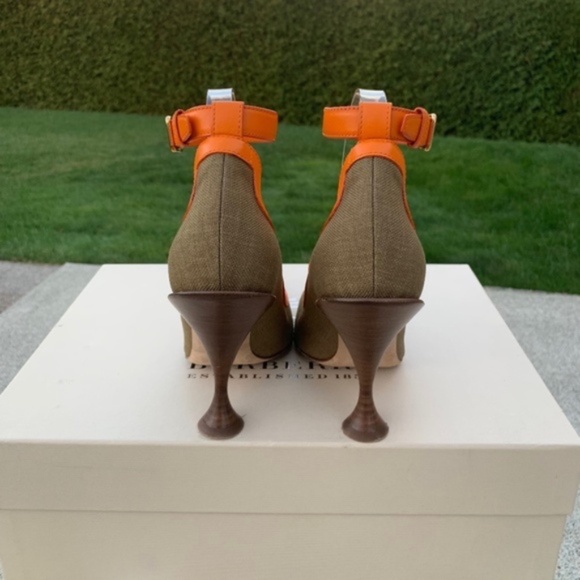 Burberry Brecon Canvas And Leather Pumps - Picture 5 of 12